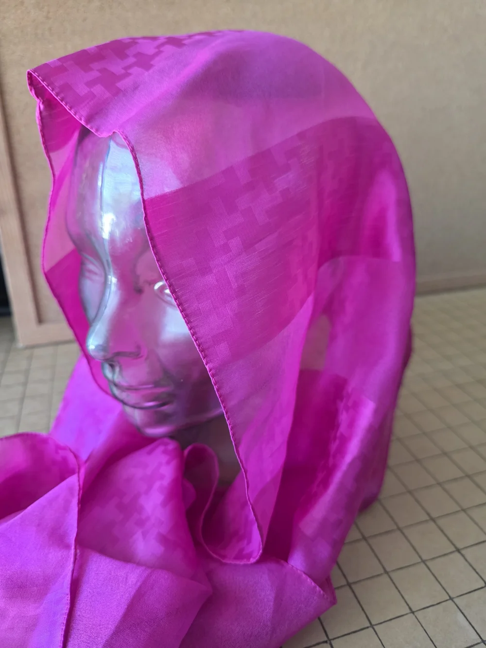 Vintage Leslie Fay Fuchsia Pink Houndstooth Sheer Long Scarf Wrap 15.5”x66”
